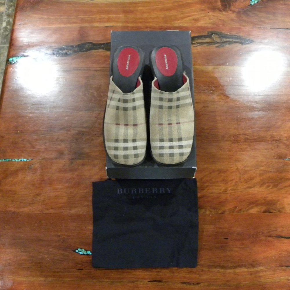 Burberry clogs